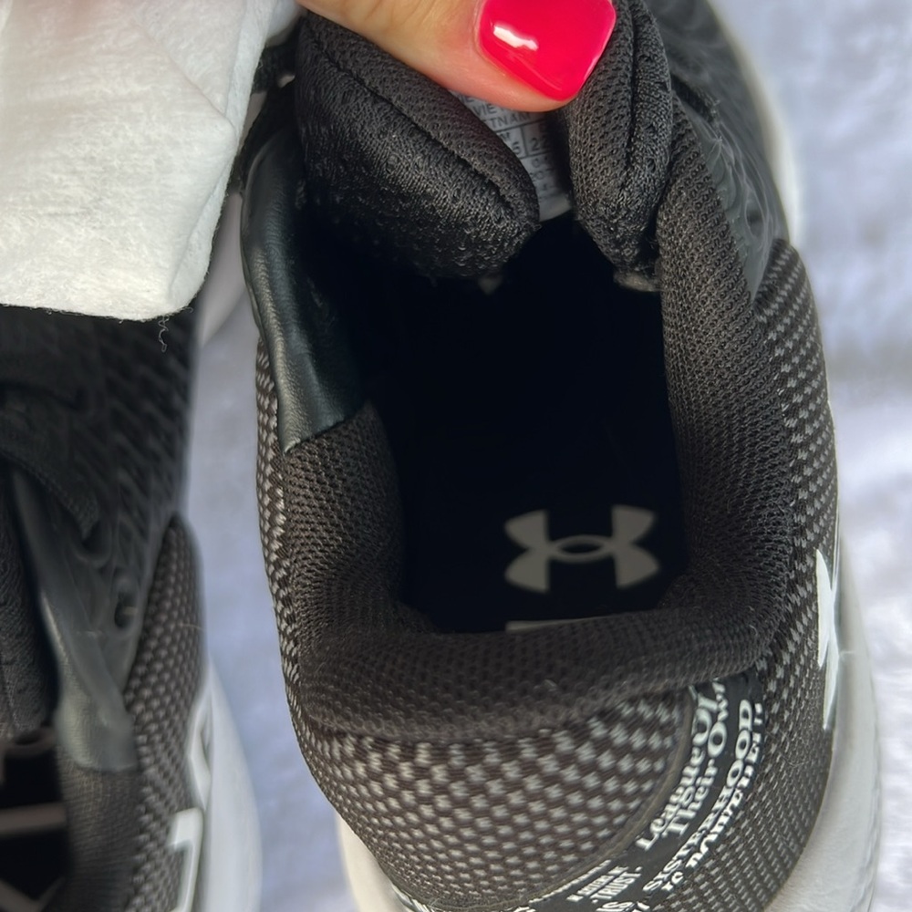 Women's UA Glyde 2 Turf Softball Shoes size 5.5US. Never worn. - Picture 12 of 15